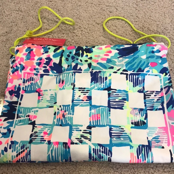 Lilly Pulitzer drawstring bag with fun game - Picture 3 of 3